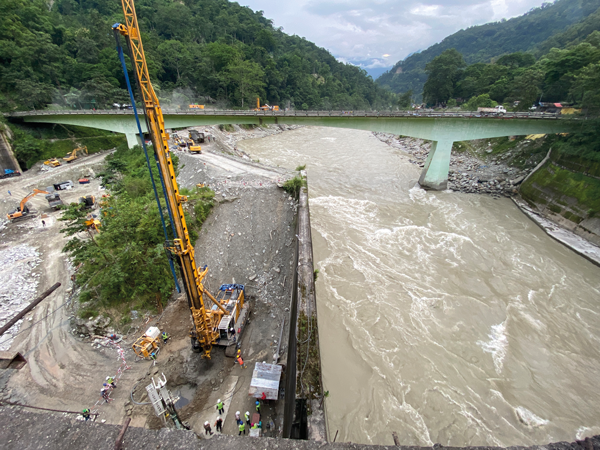 Bauer is carrying out the specialist foundation engineering work for the Teesta VI Hydro Electric project in the Indian state of Sikkim.